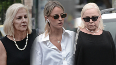 Ρόμπερτ Ουίλιαμς: Συγκίνηση στο τελευταίο «αντίο» στον καλλιτέχνη - Στα λευκά οι κόρες του