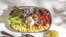 Σαλάτα νισουάζ με φρέσκο τόνο