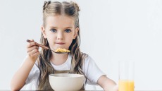 Πρωινό: Το «αναπάντεχο» όφελος για παιδιά και εφήβους – Οι τροφές που κάνουν καλό