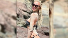 Τζούλια Νόβα: Κάνει... αργιλοθεραπεία στην Πάρο