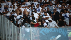 Ολυμπιακός - Απόλλων Λεμεσού: Επεισόδια των Κυπρίων με αστυνομικούς 