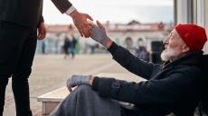 Γενναιοδωρία: Η κίνηση είναι που μετράει ή μήπως όχι; Έρευνα απαντά