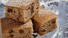 Κλασική φανουρόπιτα με σταφίδες 