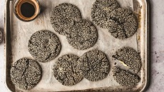 Υγιεινό σνακ για τα παιδιά: cookies με ταχίνι, χωρίς ζάχαρη