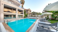 Γαλλία: Πάνω από 20.000 αδήλωτες πισίνες εντόπισε λογισμικό τεχνητής νοημοσύνης της Google