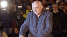 Η Γερμανία αποχαιρετά και τιμά τον Γκορμπατσόφ, έναν από τους «πατέρες της ενοποίησης» της χώρας