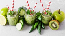 3 λόγοι για να ξεκινήσετε να φτιάχνετε smoothie με αγγούρι (+2 συνταγές)