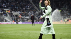  Αμάντα Στέιβλι: Εφιάλτης για την πρόεδρο της Νιούκαστλ έξω από το Άνφιλντ