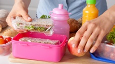 Επιστροφή στο σχολείο: 6 προτάσεις θρεπτικών γευμάτων για το σχολικό lunch box
