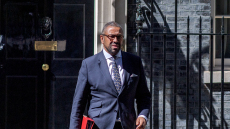 Ουκρανία: Απόδειξη αδυναμίας του Πούτιν οι ρωσικές επιθέσεις κατά περιοχών αμάχων, λέει ο Βρετανός ΥΠΕΞ