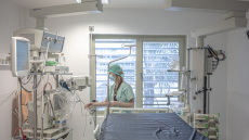 Κρήτη: Χειρουργήθηκε στον εγκέφαλο ο 23χρονος που έπεσε από ταράτσα