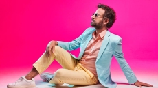 Κωστής Μαραβέγιας: Ετοιμάζεται πυρετωδώς για το μεγάλο beach party του