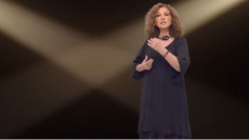 Η Γλυκερία έβγαλε τραγούδι για την Παναγία - Βίντεο