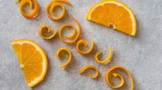 7 έξυπνοι τρόποι να αξιοποιήσετε τις φλούδες από τα φρούτα