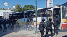 ΔΕΘ: Εντυπωσιακή επίδειξη των «κομάντος» με «λεωφορειοπειρατεία» και κρότου λάμψης