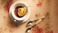 Αχλάδια με σάλτσα καραμέλας