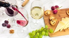 Wine pairing: Ποιοι είναι οι σωστοί συνδυασμοί ανάλογα με τον τρόπο μαγειρέματος ενός πιάτου;