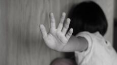 Μητέρα στον Βόλο κατηγορείται για εμπλοκή σε υπόθεση παιδικής πορνογραφίας με θύμα την ανήλικη κόρη της
