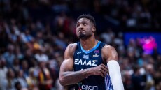 Θανάσης Αντετοκούνμπο για τον αποκλεισμό από το Ευρωμπάσκετ: «Μαμά δεν κλαίω, δεν ήθελα να λήξει αυτό το τουρνουά»
