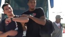 Eurobasket 2022: Το πείραγμα του Γιάννη στον Λαρεντζάκη κατά την επιστροφή της εθνικής 