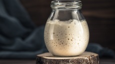 Φτιάχνουμε σπιτικό προζύμι βήμα- βήμα