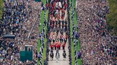 Κηδεία βασίλισσας Ελισάβετ: Έως και 7,7 δισ. θεατές στις οθόνες, εκατομμύρια στους δρόμους