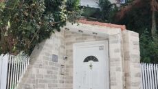 Ληστεία αστρολόγου στη Γλυφάδα: Γείτονας κατέγραψε τους δύο δράστες - Δείτε βίντεο