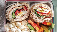 Αραβική με τυρί κρέμα, ζαμπόν, αυγό και ντομάτα