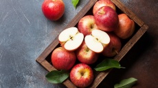 5 φρούτα και λαχανικά που είναι καλό να καταναλώνουμε με τη φλούδα τους