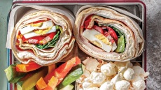 Αραβική με τυρί κρέμα, ζαμπόν, αυγό και ντομάτα