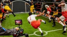 Φίγκο: Σκόραρε με ψαλιδάκι σε αγώνα μηδενικής βαρύτητας στα 20.000 πόδια και μπήκε στο βιβλίο Γκίνες