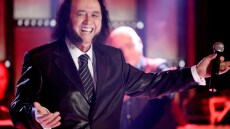 Μενδώνη - Γιατρομανωλάκης: Ο Σταμάτης Κόκοτας μοναδικό φαινόμενο στην ελληνική μουσική, λένε στο τελευταίο «αντίο»