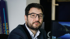 Ηλιόπουλος: Πού πάνε τα χιλιάδες ευρώ για τη φύλαξη των εστιών;