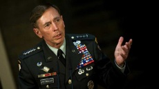 Πόλεμος στην Ουκρανία - Πετρέους: «ΗΠΑ και ΝΑΤΟ θα καταστρέψουν τη Ρωσία εάν χρησιμοποιήσει πυρηνικά»