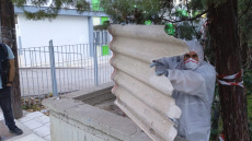 Θεσσαλονίκη: Ασυνείδητοι ξεφόρτωσαν φορτηγό με πλάκες αμιάντου δίπλα σε σχολικό συγκρότημα 750 παιδιών