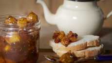 Γλυκό κουταλιού με ξερά σύκα, από τον Στέλιο Παρλιάρο