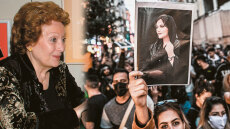 Ιράν: Η Ελληνίδα που έζησε στο παλάτι του Σάχη και η «ματωμένη μαντίλα»