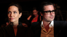 Η Τζολί αποκαλύπτει για τον καβγά στο αεροπλάνο: Ο Πιτ πήγε να πνίξει ένα παιδί, τα χτύπησε, τους πέταγε αλκοόλ