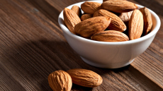 Αμύγδαλα ή καρύδια; Τι προτιμούν οι αναγνώστες του Olivemagazine.gr;