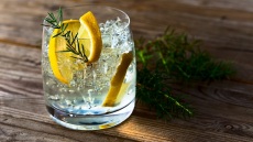 Έτοιμα κοκτέιλ: Γιατί είναι τάση στα ποτά- Πού μπορούμε να βρούμε