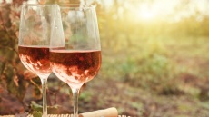 24 ροζέ κρασιά που κοστίζουν κάτω από €14