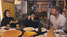 Ντέιβιντ Μπέκαμ: Γυναίκα από το Κατάρ ξέσπασε όταν τη ρώτησε για την LGBTQ - «Δεν είμαστε ζώα»