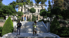 Προεδρικό Μέγαρο: Παρουσία Σακελλαροπούλου και με μεγάλη προσέλευση άνοιξε και πάλι ο κήπος