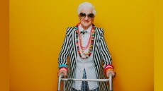 Λιγότερες νοσηλείες για τους 70ρηδες που «αντέχουν» την πίεση και το στρες