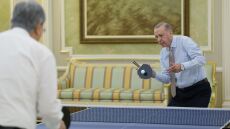 Ερντογάν: Βρήκε χρόνο... για πινγκ-πονγκ με τον πρόεδρο του Καζακστάν