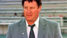 Συγκλονίζει ο γιος του Σταύρου Σαράφη: «Όταν πέθανε ο αδερφός μου, πήγαινε και κοιμόταν στην Τούμπα»