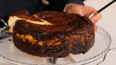 «Καμμένο» cheesecake των Βάσκων, από τον Στέλιο Παρλιάρο (ΒΙΝΤΕΟ)