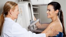 Καρκίνος Μαστού: Τα οφέλη της ψηφιακής μαστογραφίας με έγχυση σκιαγραφικού