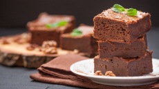 Το απλούστατο κόλπο για να κόβετε τα brownies σε άψογα κομμάτια