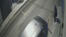 Ανθούπολη: Μέσα σε τρία λεπτά άγνωστοι αφαίρεσαν καταλύτη αυτοκινήτου έξω από το μετρό - Δείτε βίντεο